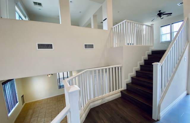 BEAUTIFUL 3 STORY FAMILY HOUSE IN EXCELLENT LOCATION OFF OF BLUE DIAMOND! Gallery 4