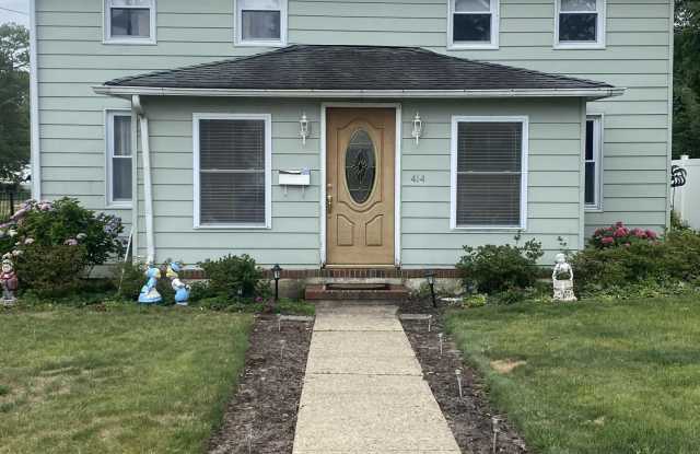 414 W Lincoln Avenue - 414 West Lincoln Avenue, Oakhurst, NJ 07755