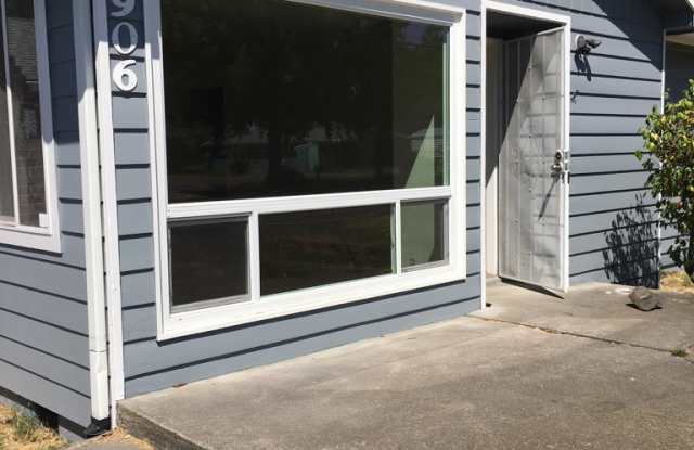 3 Bedroom 1 Bath Home on Large Lot Gallery 1