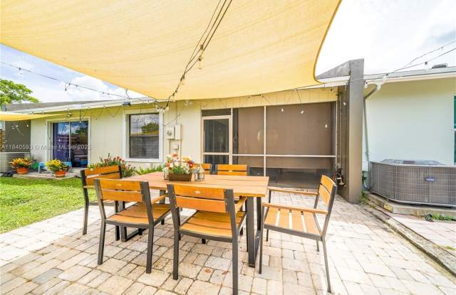 5400 S Lakewood Cir S - 5400 Lakewood Circle South, Margate, FL 33063