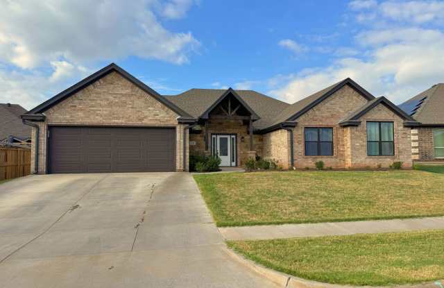 Spacious 4 bed, 2 bath brick home with 2-car garage in Stone Lake Estates! Gallery 1