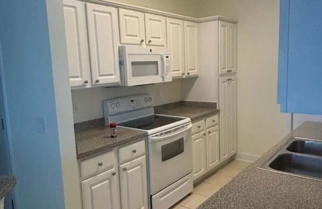 ROOMY 3 bedroom/2 bath condo at Fountain Point Gallery 3