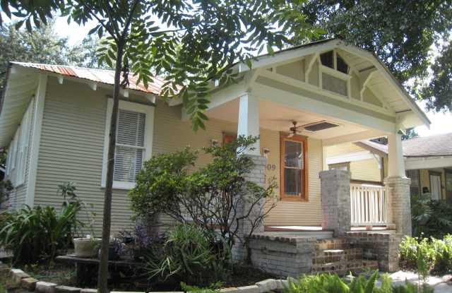 4409 Blossom St Gallery 2
