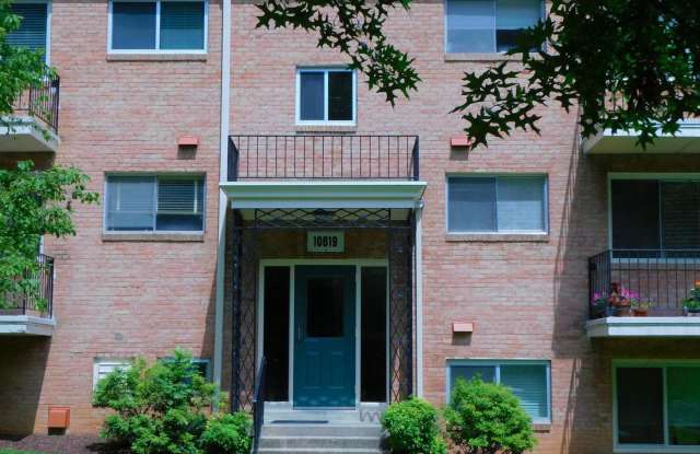 Beautiful Condo available at Parkside! - 10619 Kenilworth Avenue, North Bethesda, MD 20814