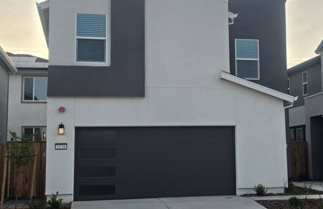 New Home: 3 Bedroom / 2.5 Bathroom - Northwest Rocklin (Whitney Ranch) - 1174 Bengal Loop, Rocklin, CA 95765