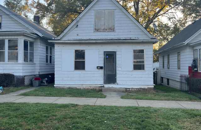 1700 S Stanley St - 1700 South Stanley Street, Peoria, IL 61605