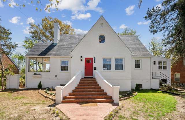 Spacious  Renovated Rental Home on Oversized Lot – Now Available! photos photos