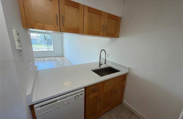 9954 Twin Lakes Dr Gallery 3