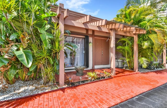 2613 S Parkview Dr - 2613 South Parkview Drive, Hallandale Beach, FL 33009