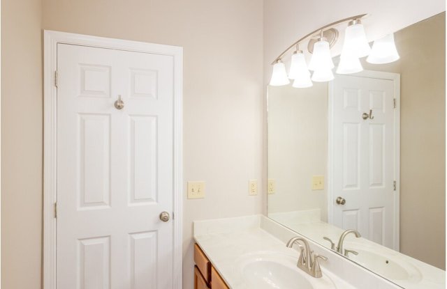 2 bedroom 2 bath Spacious Newburgh Apt. photos photos