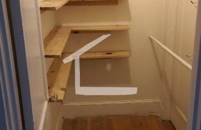 Charming 1 Bedroom-No Broker Fee Gallery 4