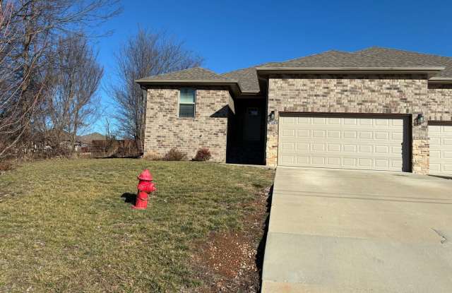 Beautiful 3 bedroom, 2 bath, 2 car garage duplex in Ozark! Spacious, granite with open / split bedroom floorplan! photos photos