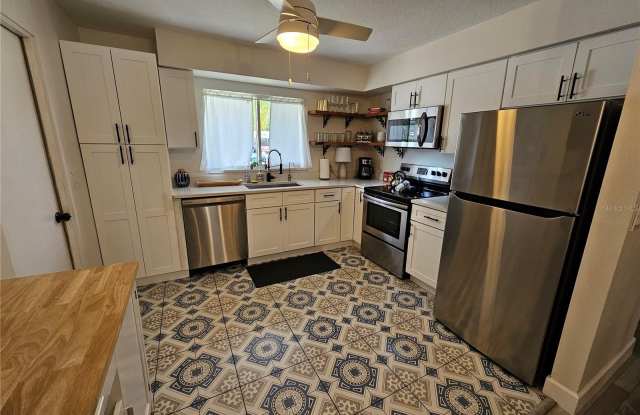 6442 COLONIAL Drive Gallery 2