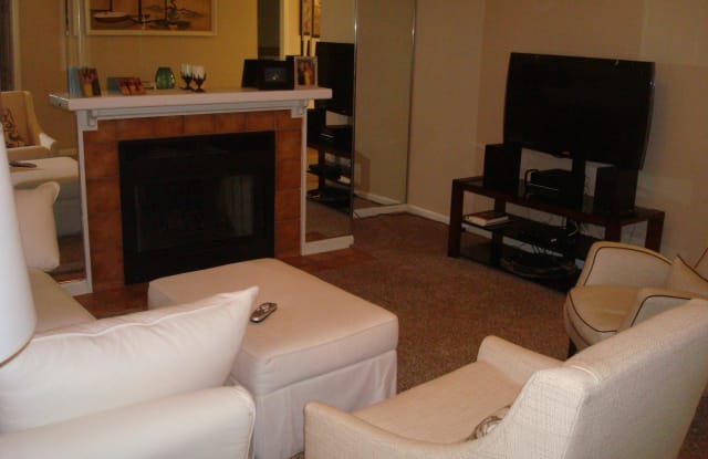 302 BRANCH WOOD LN - 302 Branch Wood Ln, Jacksonville, FL 32256