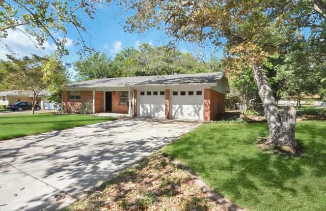 3306 East Dr Gallery 2