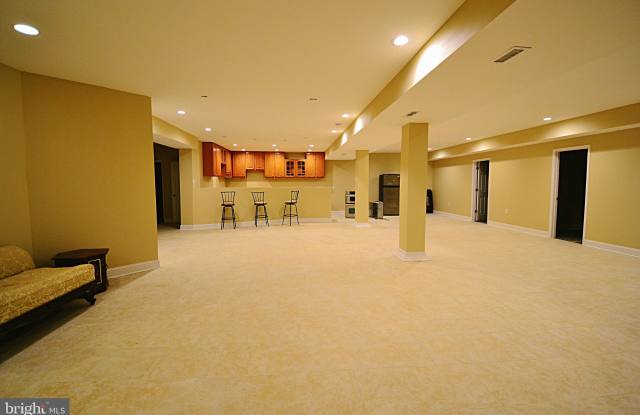 17488 TOBERMORY PLACE Gallery 3