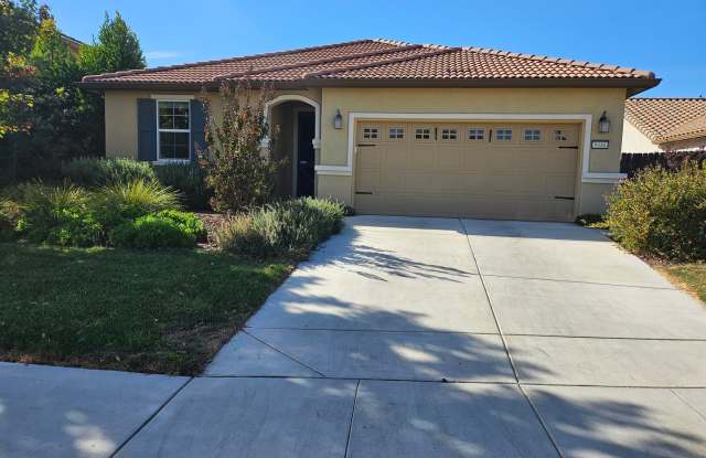 Beautiful 3 bd 2 bath Live Oak home with solar - 9446 Poplar Way, Live Oak, CA 95953