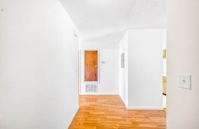Bristol Bay 2-Bedroom, 2-Bath Condo Gallery 3