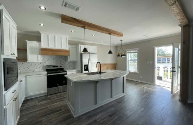 52 Orange Blossom Street Gallery 3