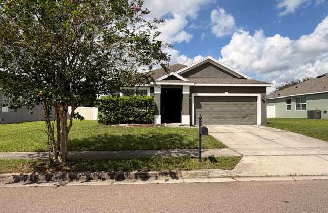 Highland Meadows 3-Bedroom Home with Large Fenced Yard Gallery 4