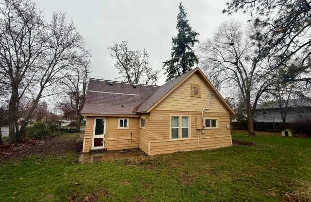 Charming 2-Bed, 1-Bath Home on a Huge Lot – $1,400/mo – Cheney, WA - 106 West 3rd Street, Cheney, WA 99004