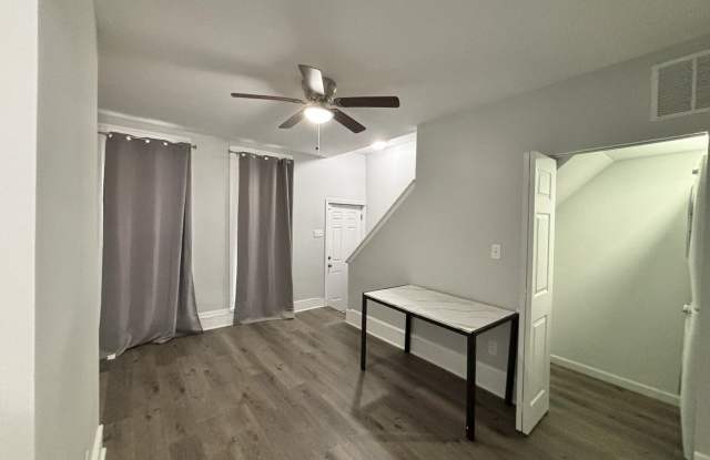 4 BR/4BA Beautifully remodeled townhome Gallery 3