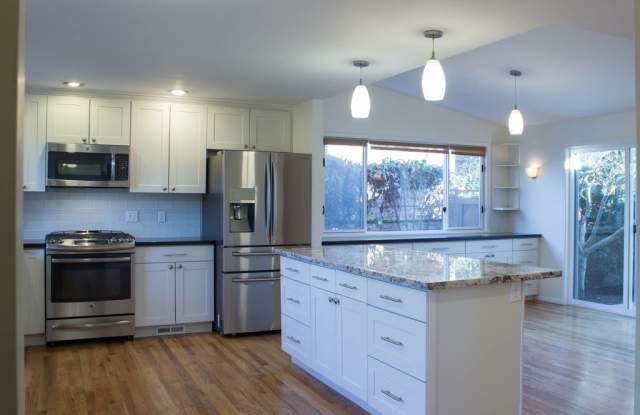 RENOVATED 3 BED MADISON PARK BUNGALOW W EASY COMMUTE! photos photos
