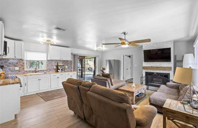 4618 Southeast 2nd Place photos photos