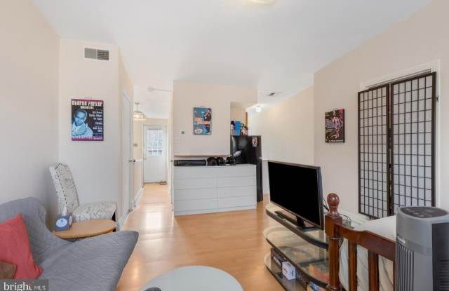 1804 FAIRMOUNT Avenue Gallery 4