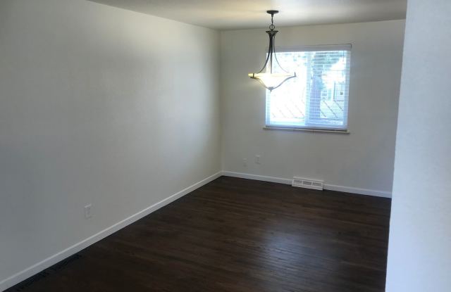 405 Elmira St. Gallery 4