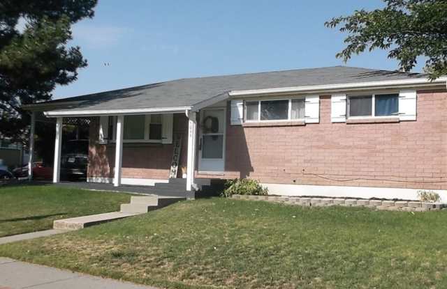 Charming Pet-Friendly Rental Available Now! photos photos