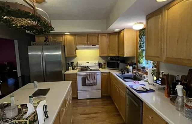 Spacious Colonial Home | 3.42 Acres, Cathedral Ceilings & Oversized Garage Gallery 4