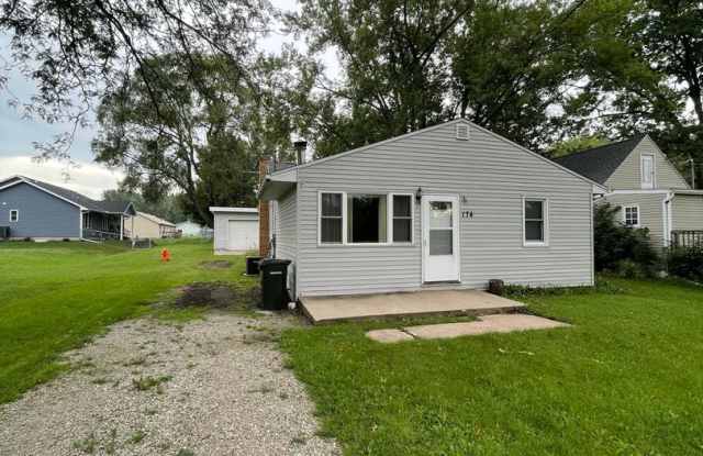 3 Bedroom, 1 Bathroom House for Rent with 1 Stall Garage! Gallery 1