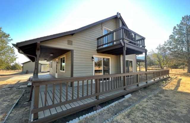 Your Dream Retreat on 5 Acres: Mountain Views and Serenity in Powell Butte! Gallery 1