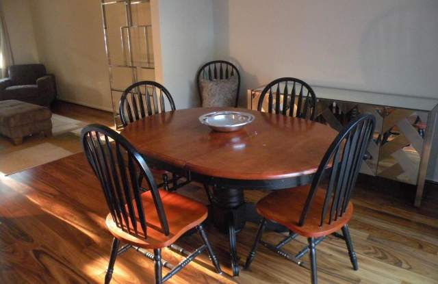 228 PENDER PL Gallery 4