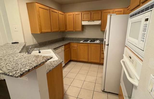 Amazing unfurnished 2 bedroom condo at Park Avenue Condominiums photos photos