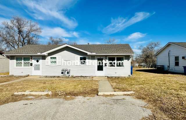 Two Bedroom Ranch Style Duplex Home in Grandview - Featuring Plenty of Natural Light, Fenced Yard, Faux Wood Floors with Refrigerator/Washer/Dryer Included! photos photos
