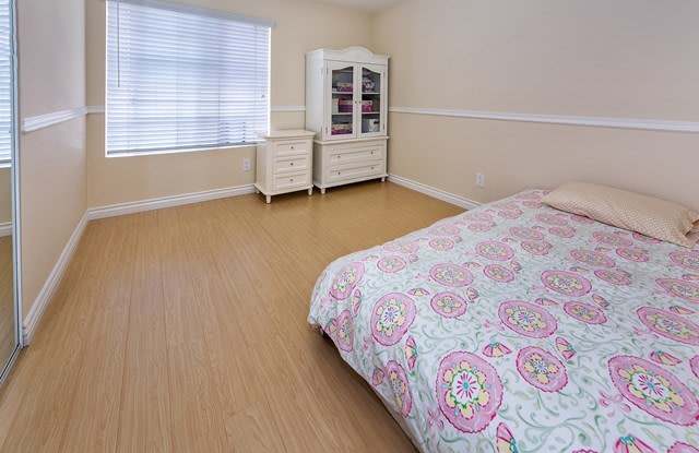 5550 Owensmouth Ave photos photos