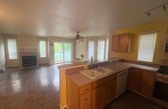 Bright, Spacious Townhome with Stylish Upgrades in Pinehurst/Roosevelt Gallery 3