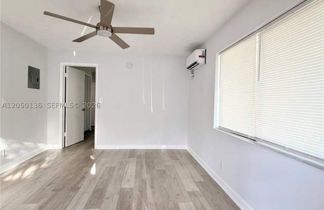 1632 NE 4th Pl Gallery 2