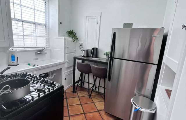 660 S. Cloverdale Ave. photos photos