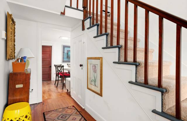 A Milton charm! Furnished cottage, available immediately. Gallery 4