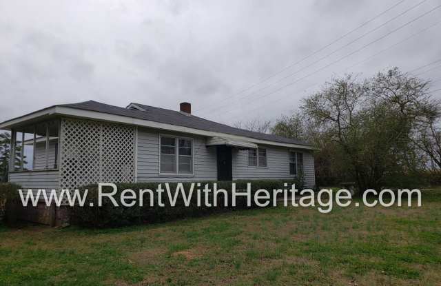 GRANDPA'S BUNGELOW/ CHARMING RANCH HOME/ TOTALLY RENOVATED/ PRIVATE YARD Gallery 3