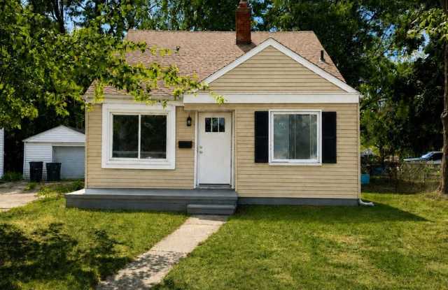 Beautiful 3 bedroom, 1 bath home with fenced yard, Granite, Luxury Flooring Gallery 1