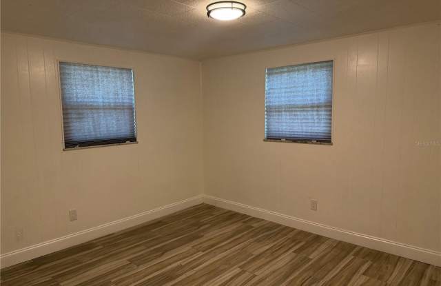 9811 N JASMINE Avenue Gallery 4