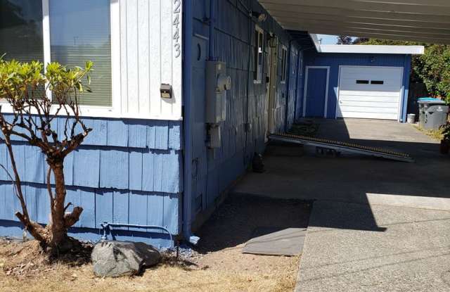 Tree bedroom Home Close to the Hospital in Eureka photos photos