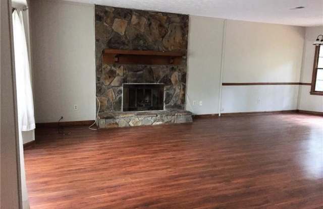 6859 Lakeview Lane Gallery 3