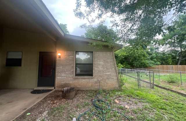 2/1 with Carport / Fridge / No Carpet /Gas Cooking / Fenced in Yard / CISD photos photos