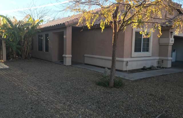 1727 E PONTIAC Drive Gallery 3