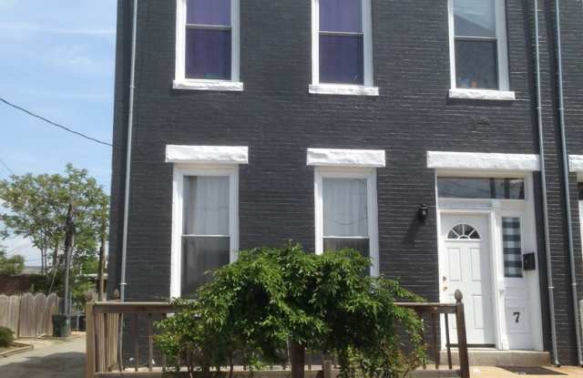 Spacious 4 Bed, 2 Bath Rowhouse in the Fan! Near VCU - 7 S ALLEN AVE. Available in August photos photos